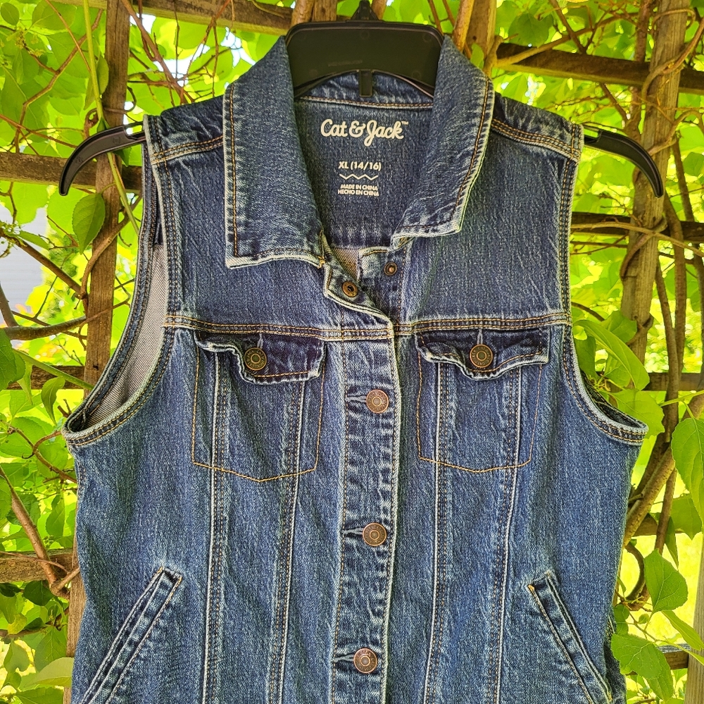 Upcycled Denim Vest - Picture 5 of 9